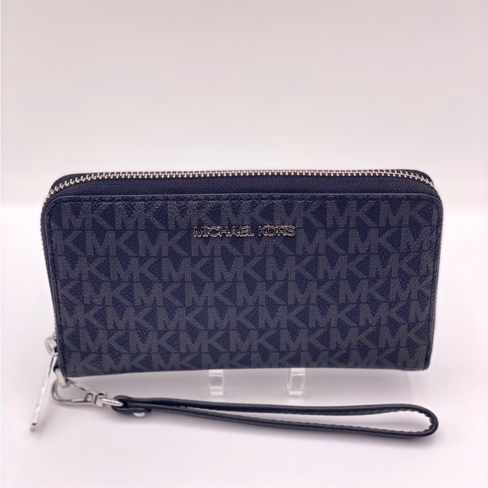 Michael Kors Jet Set Travel Large
Flat Zip MF Phone Case Wristlet
Wallet - Picture 2 of 11